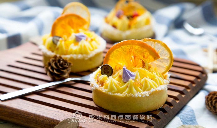 学西点九个月的学费大致多少？