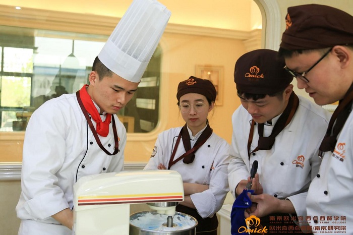 初中生学烘焙有前途吗?