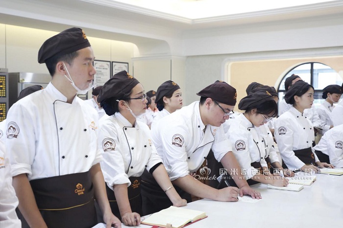 学烘焙好找工作吗？