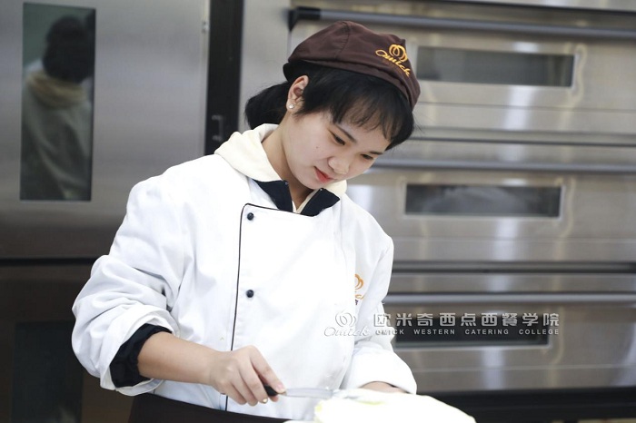 没有学历的女生做什么工作有发展前景？