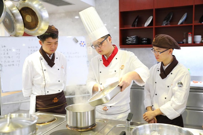 做西餐厨师赚钱吗？