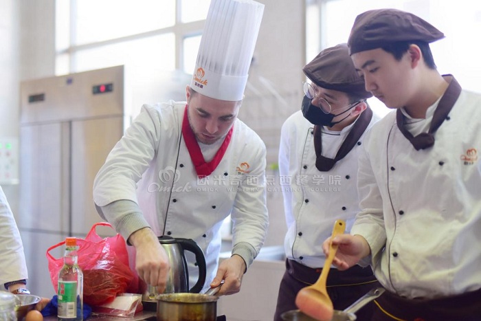想学习西餐专业，学费大致多少钱？