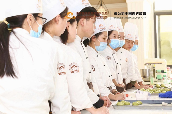 在南京学烘焙要花多少钱？