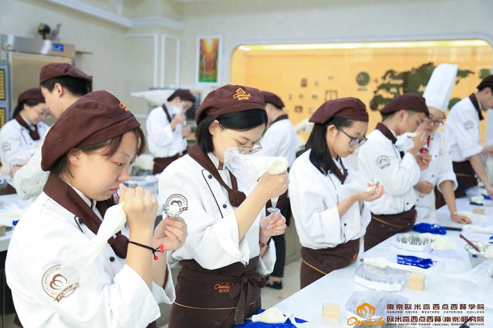 烘焙师的工资待遇怎么样？