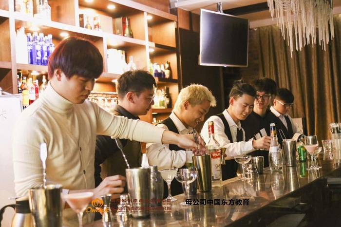 怎么学调酒比较专业？