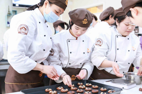 西点师工资一般多少钱一个月？