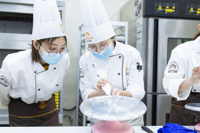 怎么考察西点学费性价比呢？