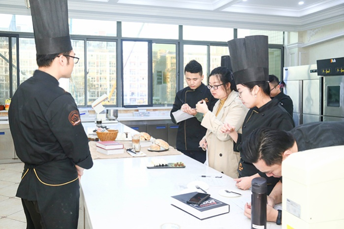 教师定期教研创新活动