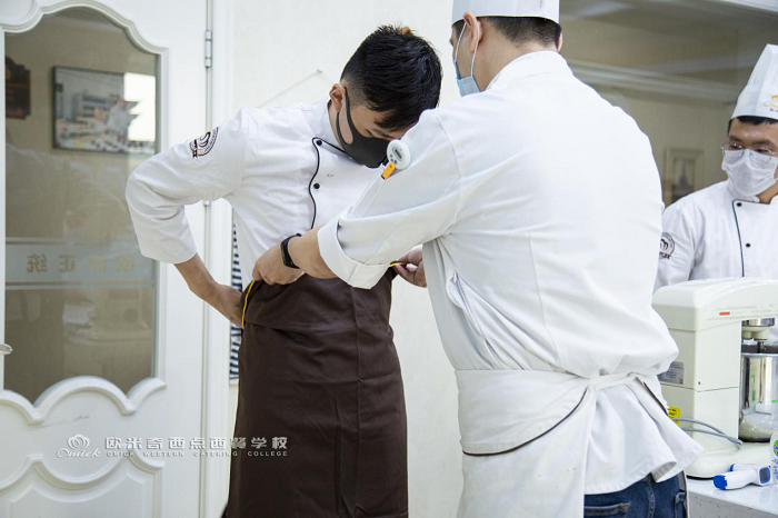 专业的西点培训学校一般具备什么条件？