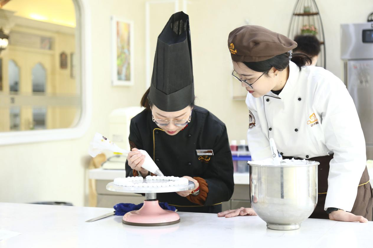 没有学历的女生可以学点什么手艺？