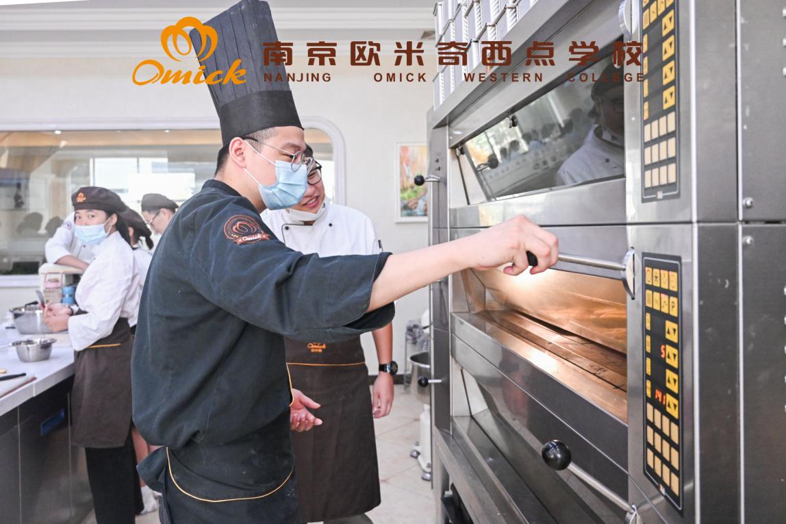 想学做蛋糕自己开店要多少钱