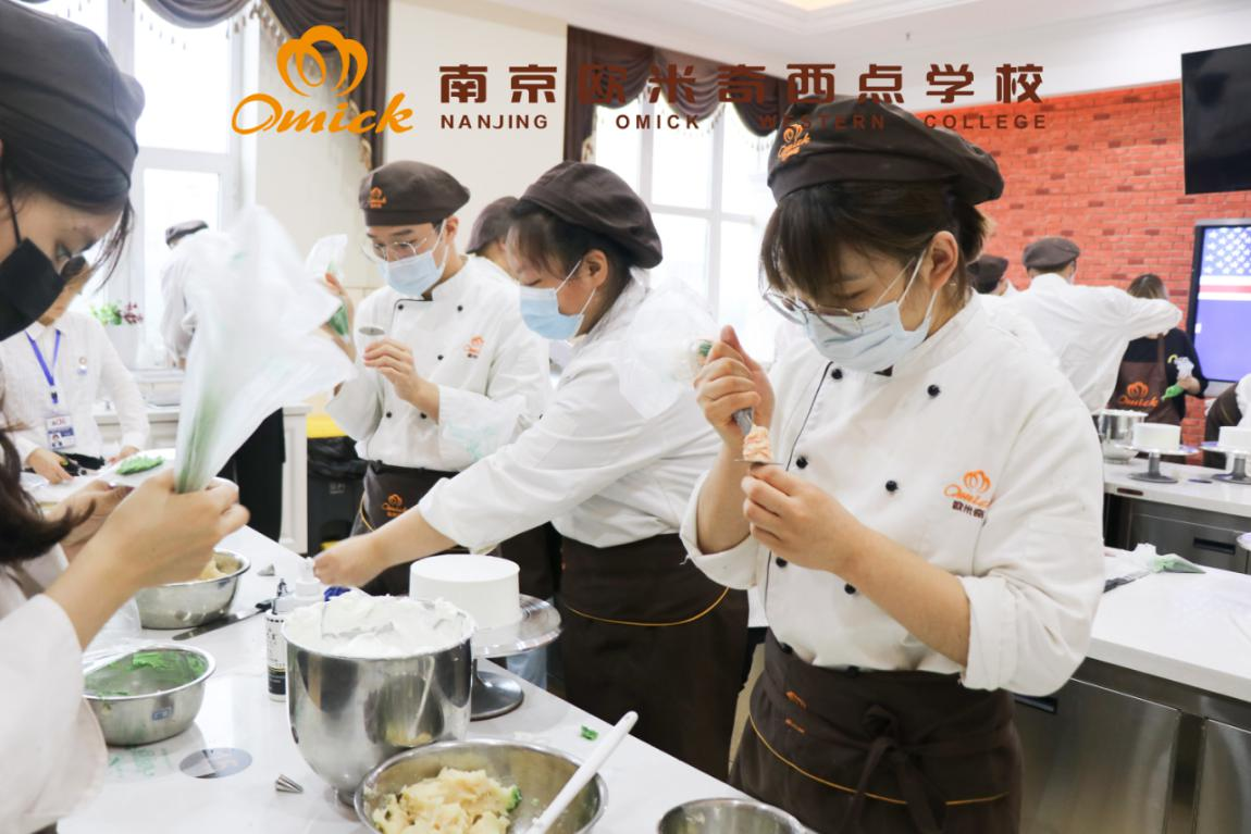 西点师培训学校一般多久，学费多少钱