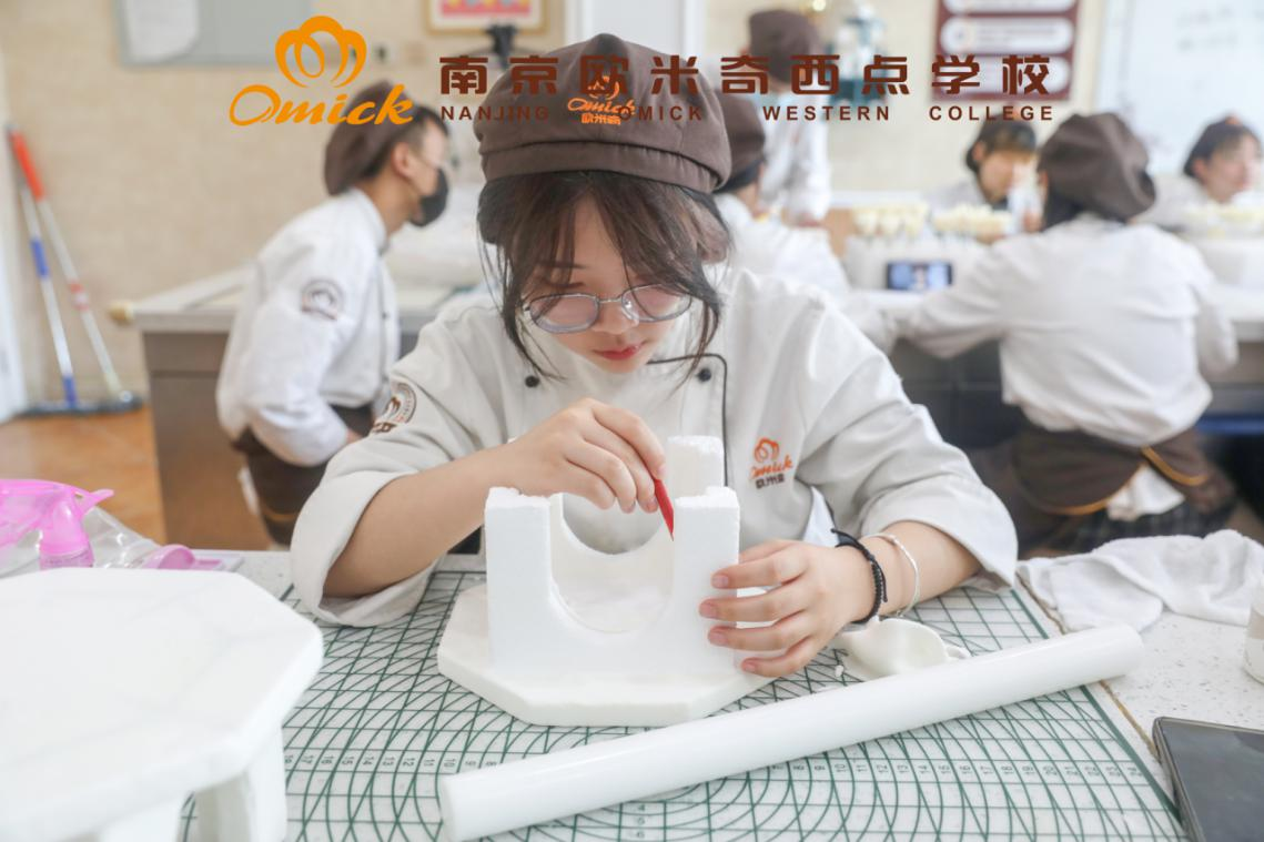 女生学西点的最佳年龄是什么时候