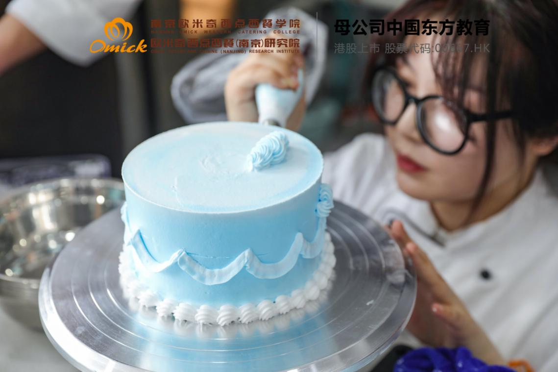 女孩学西点一个月能赚多少钱