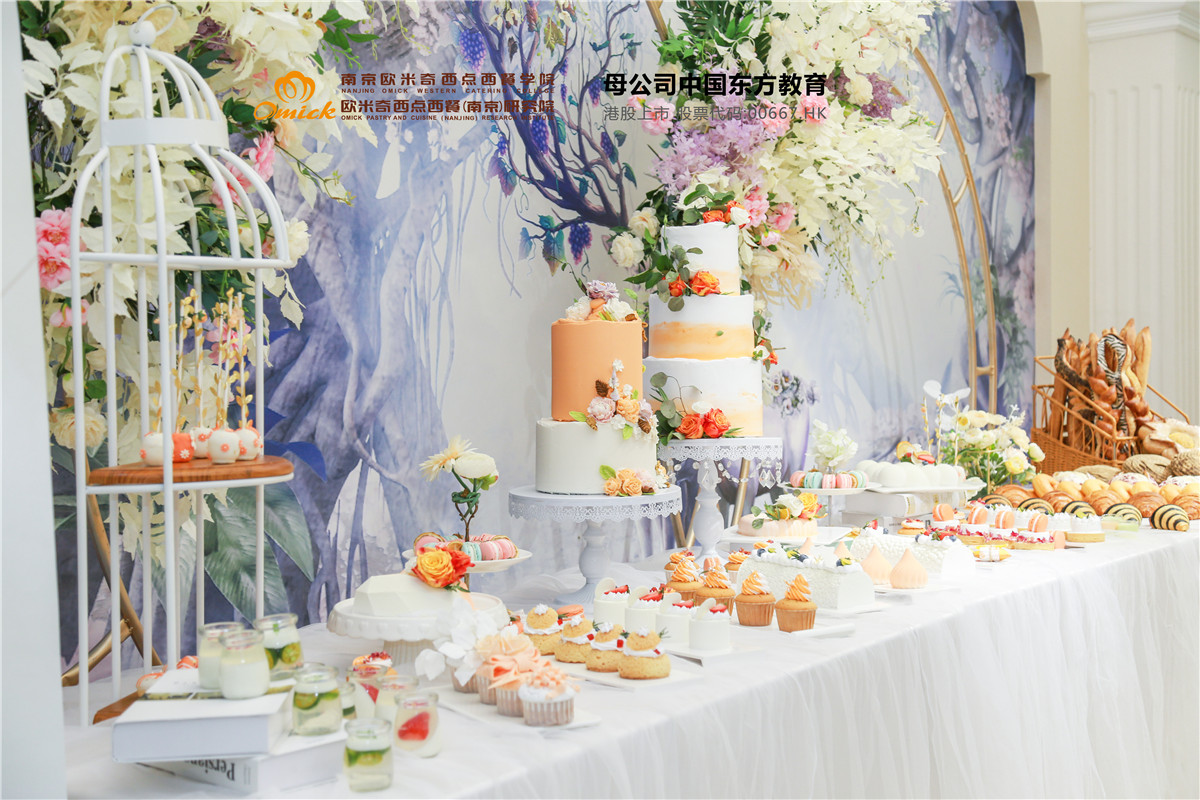 烘焙师一个月工资大约多少