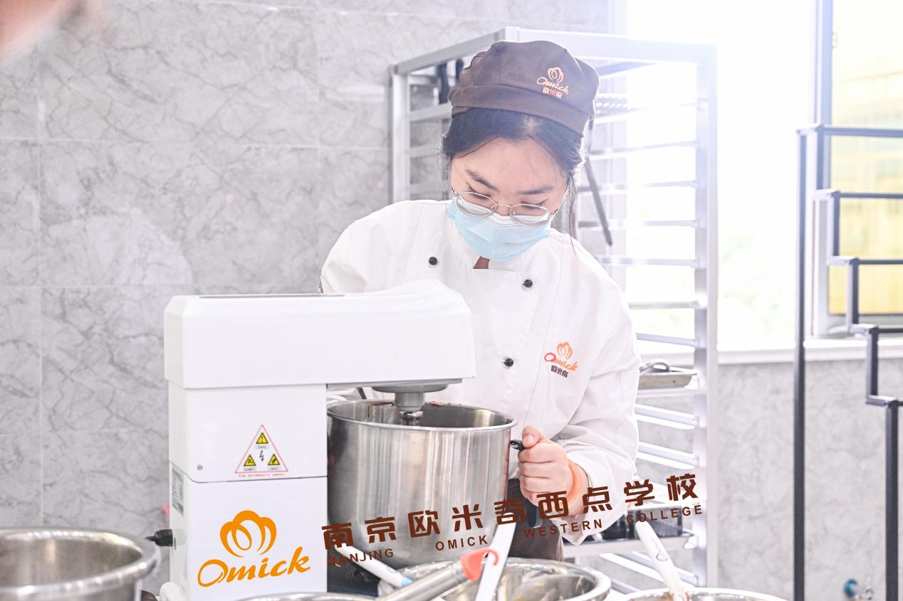 学蛋糕面包贵不贵？学费多少？