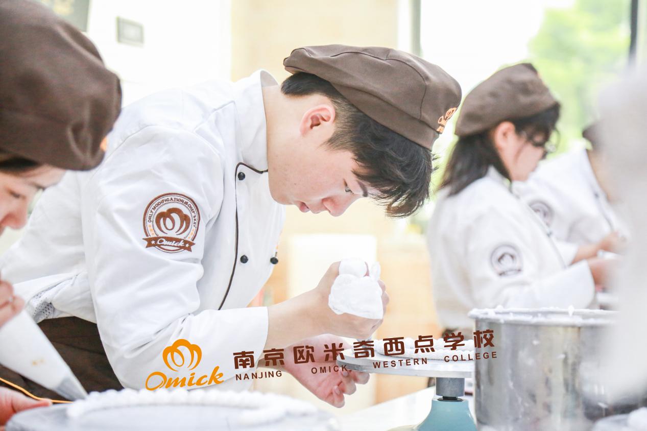 学蛋糕面包贵不贵？学费多少？