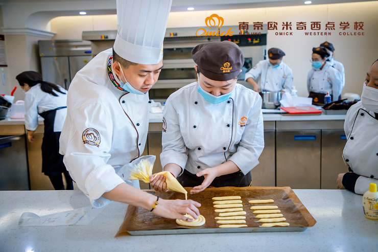 开一家烘焙店大概要多少钱