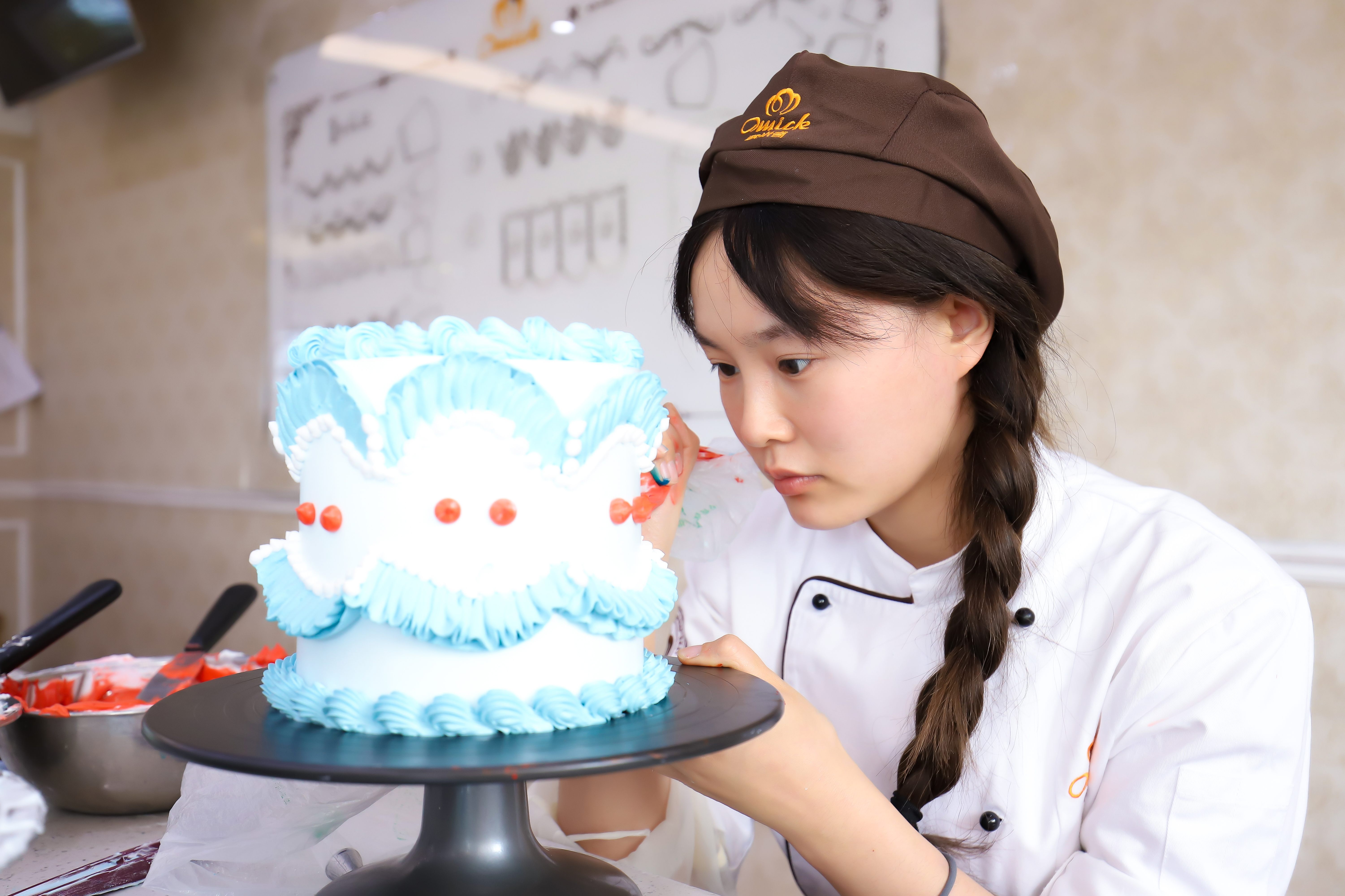 2024年女生学这个专业,工作轻松,收入可观~